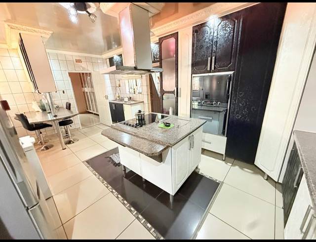 3 BEDROOM HOUSE FOR SALE IN VANDERBIJLPARK CW 5